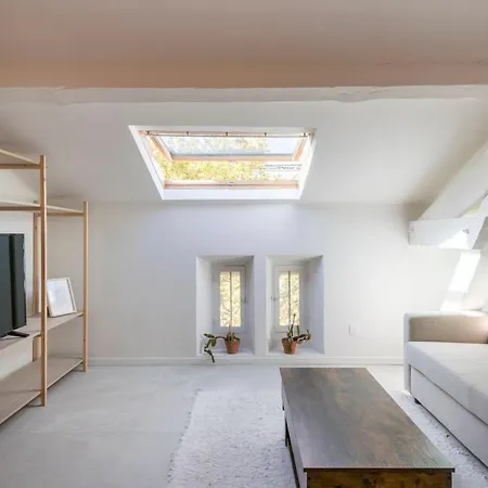 - 2ln Apartament *